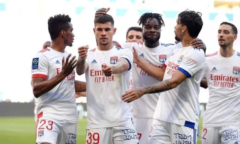 Ai tài trợ cho Lyon FC?