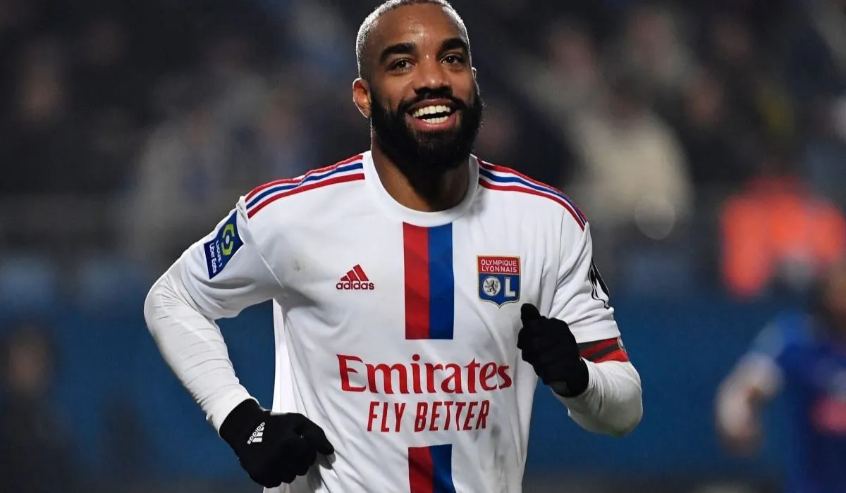 Tiểu sử và sự nghiệp thi đấu của Lacazette